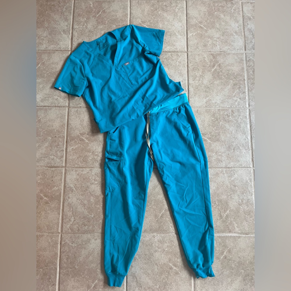 Figs Medium Regular Scrubs in Teal - Regular Zamora and Catarina